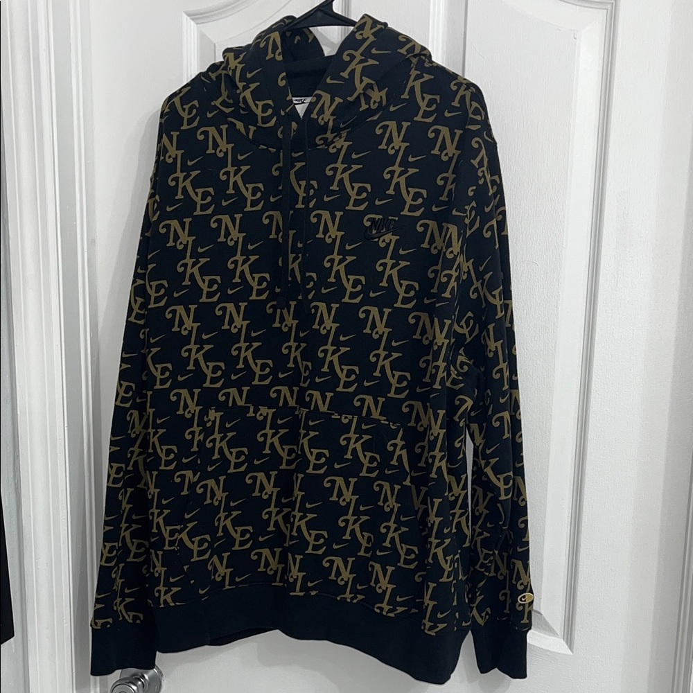 Black&Gold Nike hoodie🧥 - Picture 2 of 3